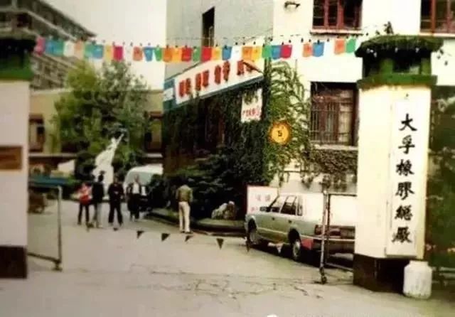 中国60年前造了双小白鞋，法国人一夜“偷走”赚翻了！今天它潮回来了