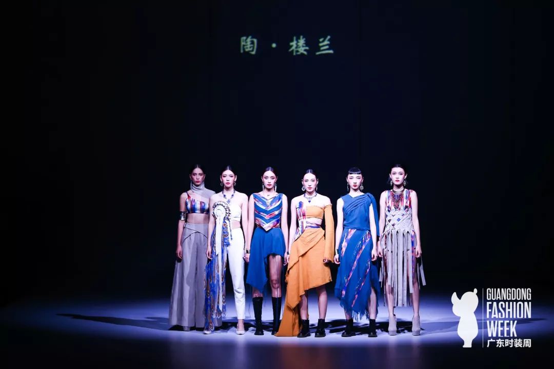 广东时装周丨“2019艾德莱斯出天山”绽放于致敬梦想的舞台