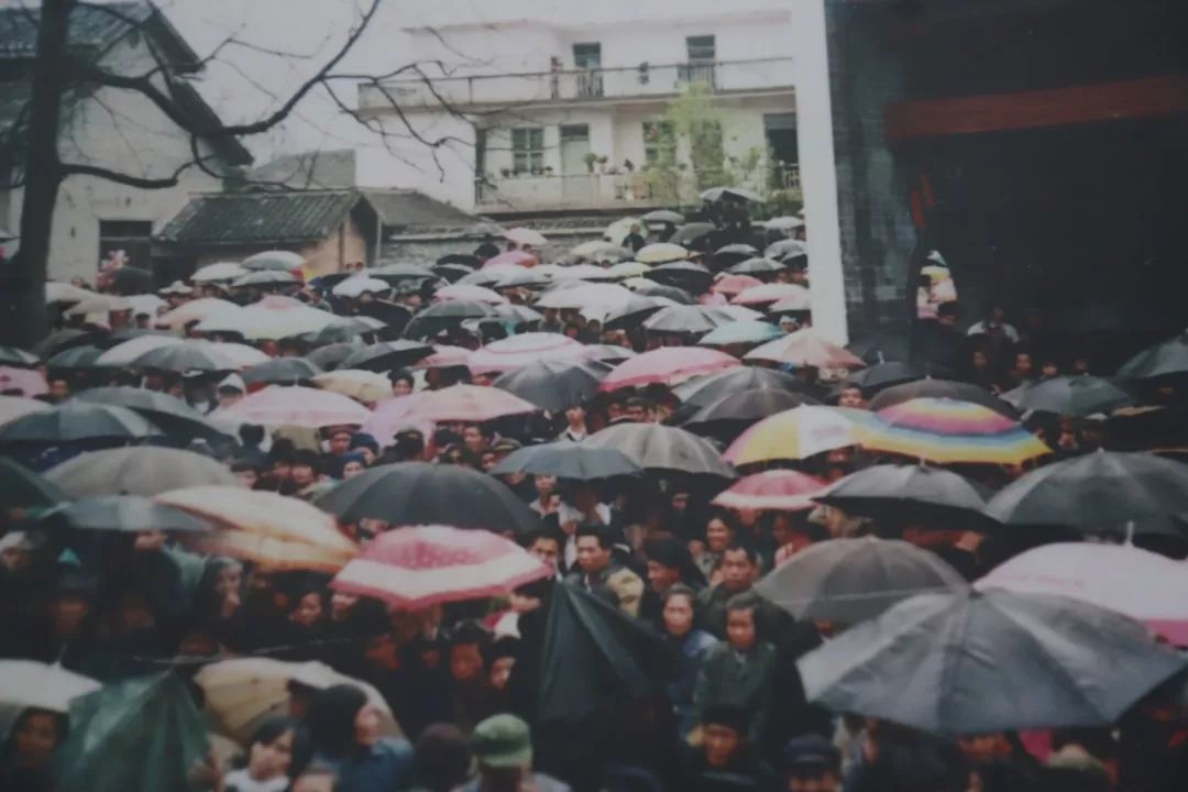 是什么样的一出戏能轰动整座城？