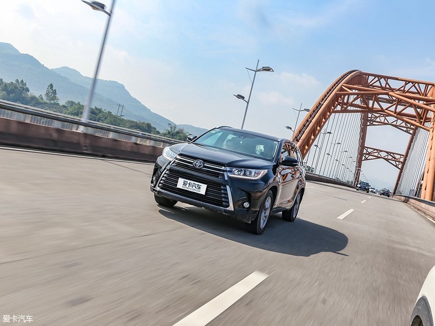 2018新款丰田汉兰达舒适驾驶体验,试驾丰田汉兰达越野能力