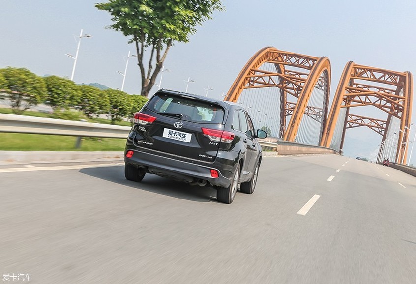 2018新款丰田汉兰达舒适驾驶体验,试驾丰田汉兰达越野能力