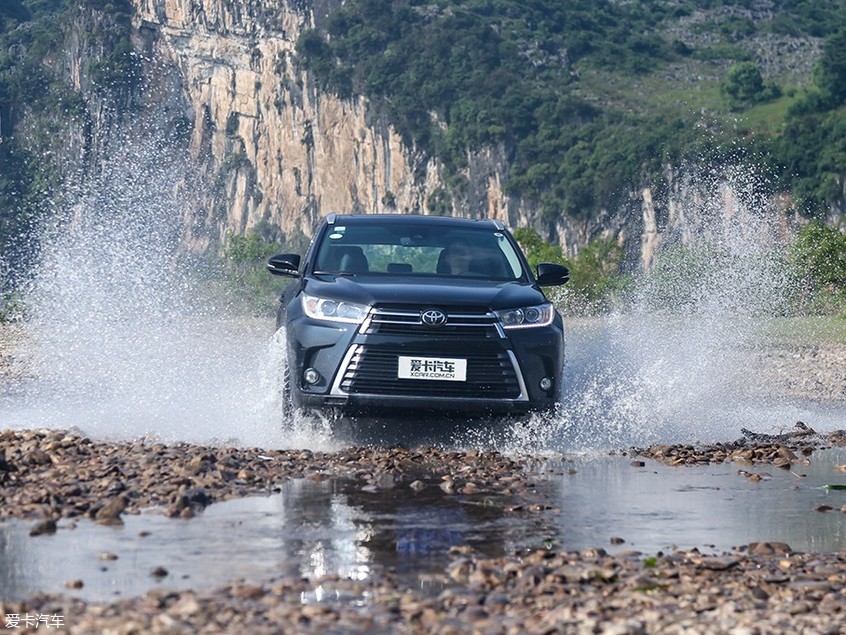 2018新款丰田汉兰达舒适驾驶体验,试驾丰田汉兰达越野能力