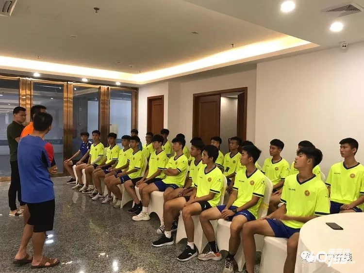 点赞汕尾少年足球队夺全国赛桂冠,中国少年足球场外点赞获得冠军