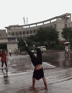 干洗店教你在家轻松洗衣洗鞋,刷鞋干洗神器