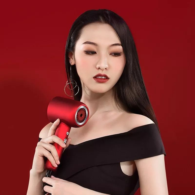 戴森顺滑直发,戴森适合吹毛躁发质吗