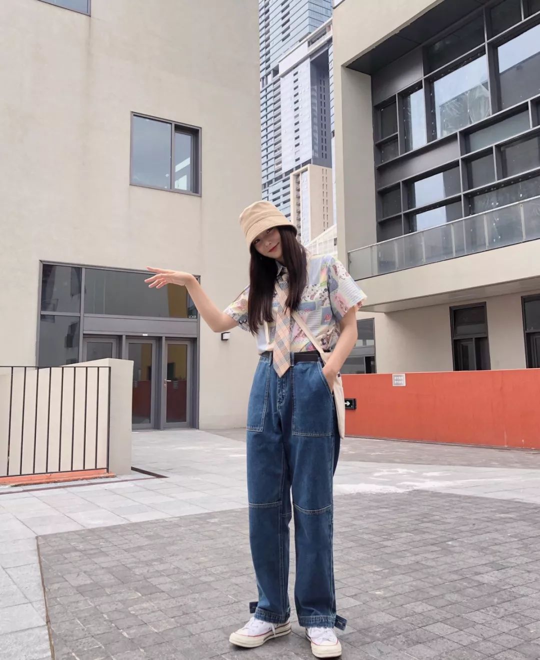 秋日牛仔的日常穿搭,初秋牛仔连衣裙搭配