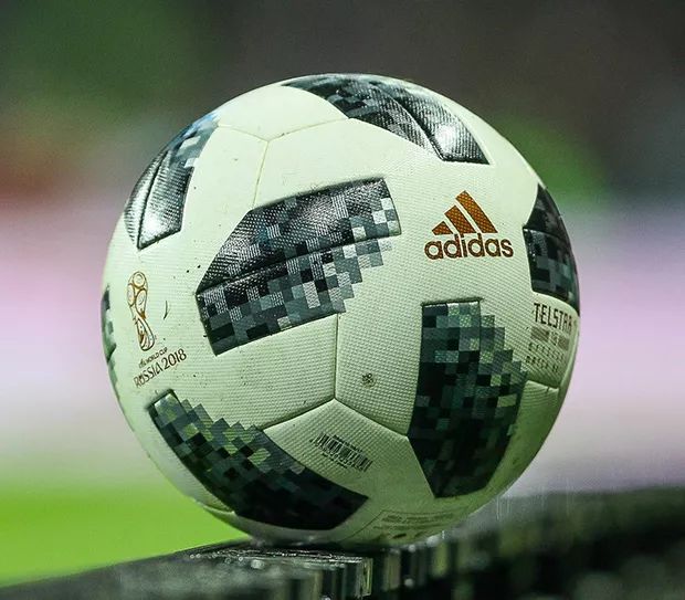 足球是圆的谁也说不准,足球是越圆越好光滑就越好踢吗