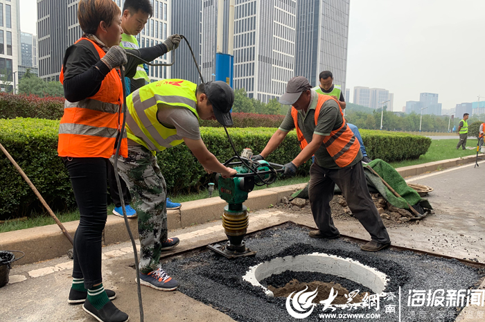 城·事（292）经十路30公里路面井盖“换装”，车辆不再“入坑”