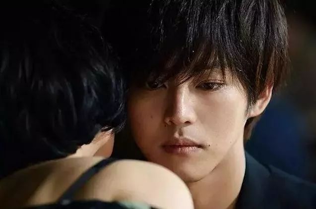 *拍偷**岛国牛郎店，一夜狂揽5500万，比男优更赚钱的就是他了