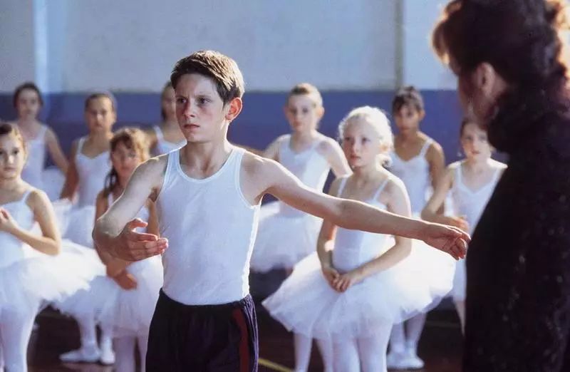 乔治王子学芭蕾被嘲,乔治小王子跳芭蕾