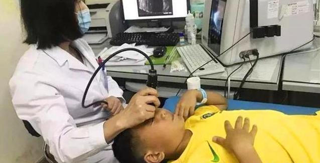 婴儿把石灰弄到眼睛里会怎么样,孩子把石灰撒进眼睛