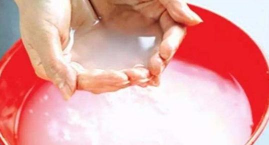 用啤酒和淘米水洗头，白发真能变黑吗？