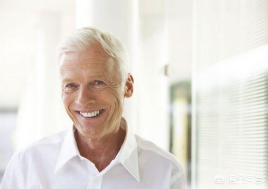 用啤酒和淘米水洗头，白发真能变黑吗？