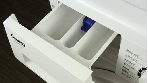 滚筒洗衣机衣服放多了怎么拿出来,滚筒洗衣机下面小盒子拿不出来