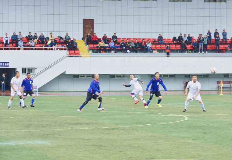 风雨无阻体育精神,赛场上的拼搏精神足球