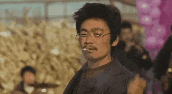 把烟掐了给你面子,烟给我掐了