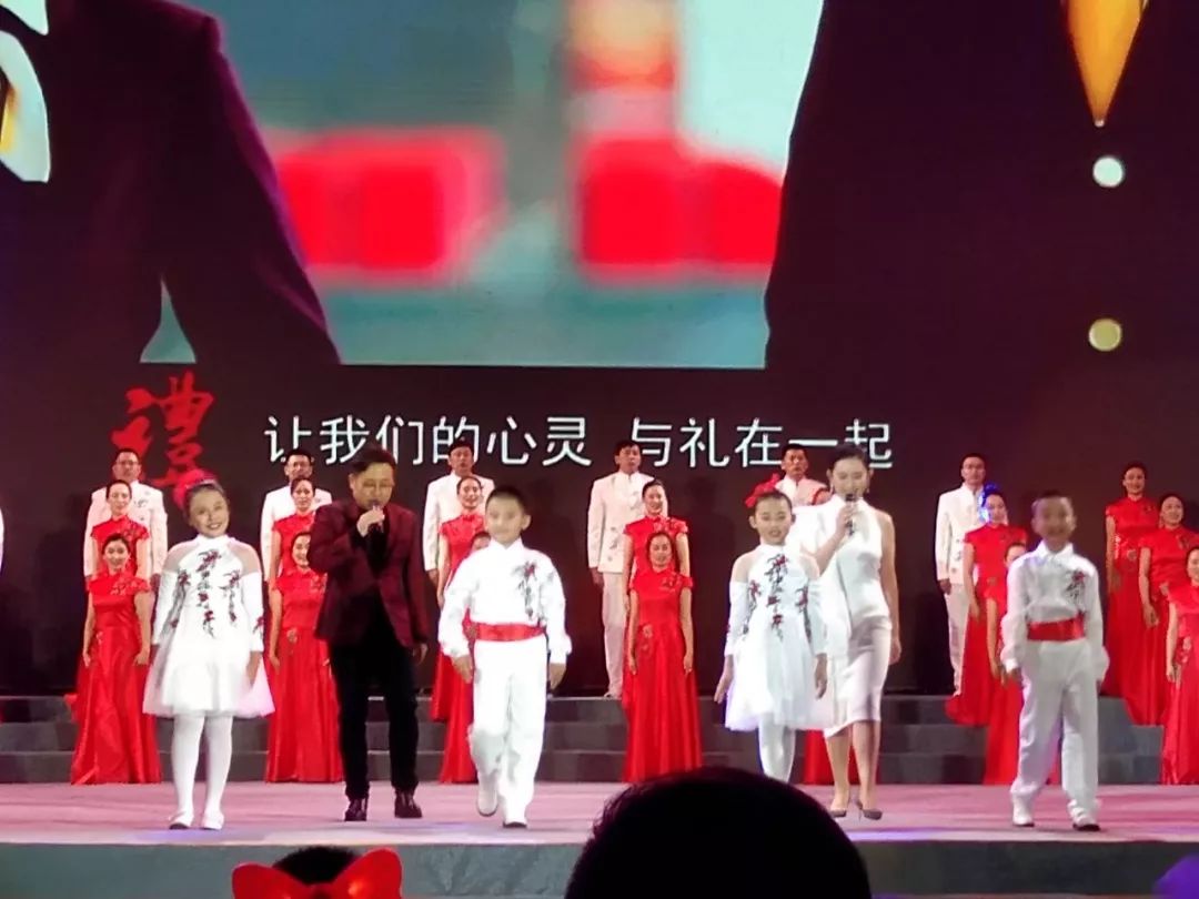 大型演唱会《歌唱新时代》来了，引发西市人疯狂围观…...