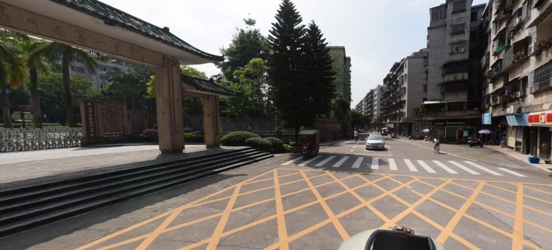 暴雨天气上学需要关注什么,开学第一天迎来一场大暴雨
