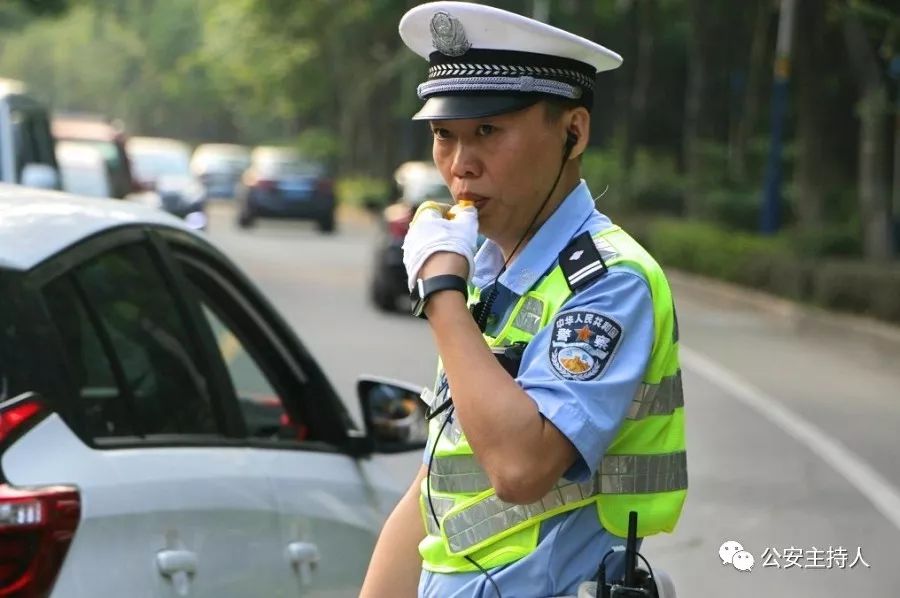 暴雨天气上学需要关注什么,开学第一天迎来一场大暴雨