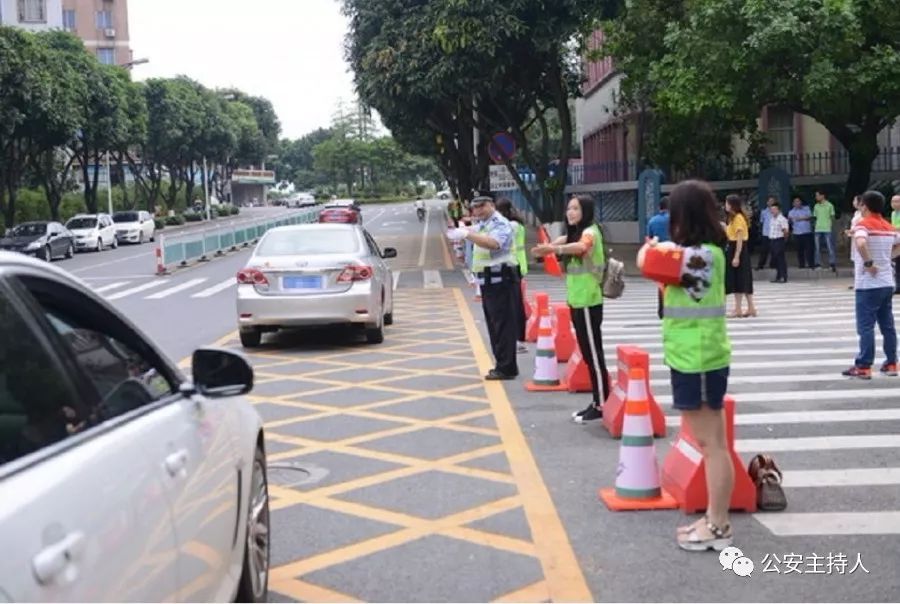 暴雨天气上学需要关注什么,开学第一天迎来一场大暴雨