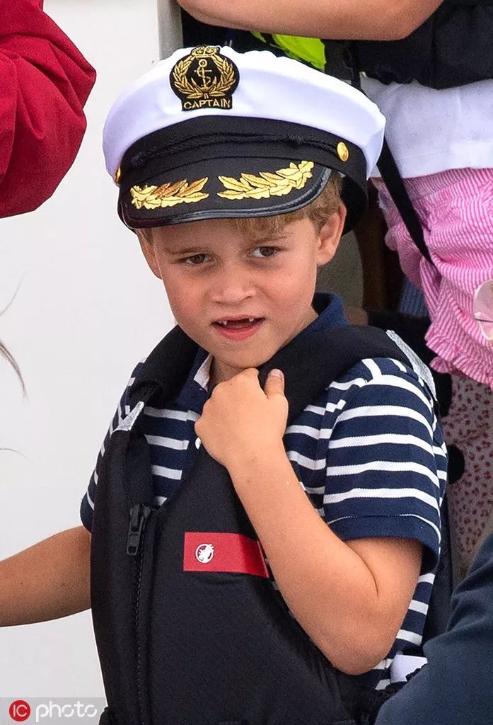 乔治小王子跳芭蕾视频,乔治王子学芭蕾被美国人嘲笑