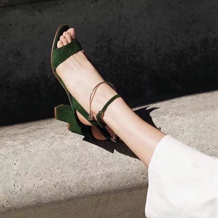 打死都不要买的3双鞋子，穿上显矮还土气！尤其第2双