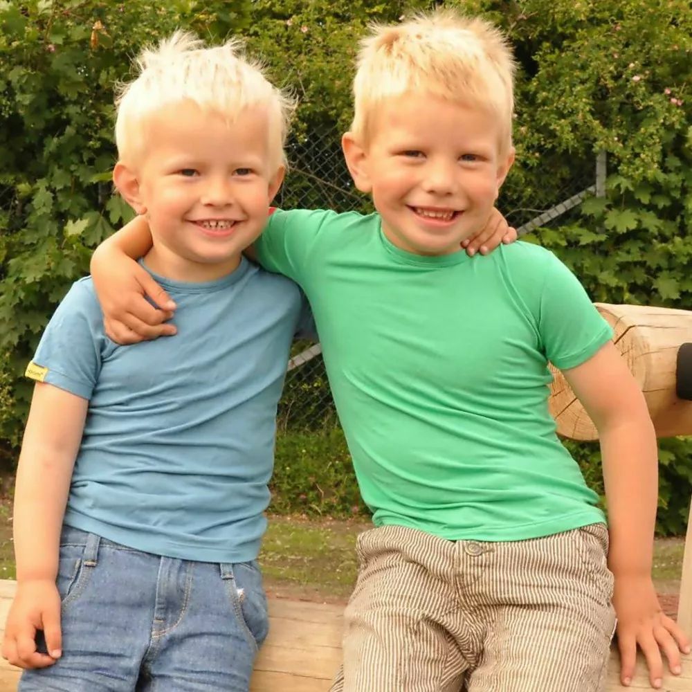 我是男孩，我喜欢紫色书包！一位挪威妈妈的刷屏日记