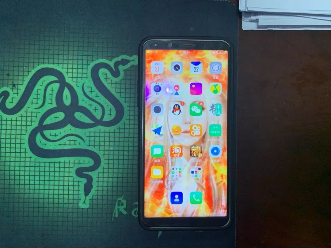 “叮咚”！清晨3点床底传来手机声，杭州姑娘一看，有双男人的眼睛…