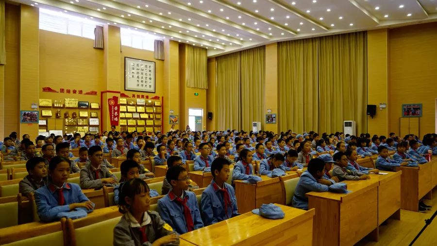 「壮丽70年•奋斗新时代」红色基因代代相传，宾川革命英烈红军小学开学第一课这样上