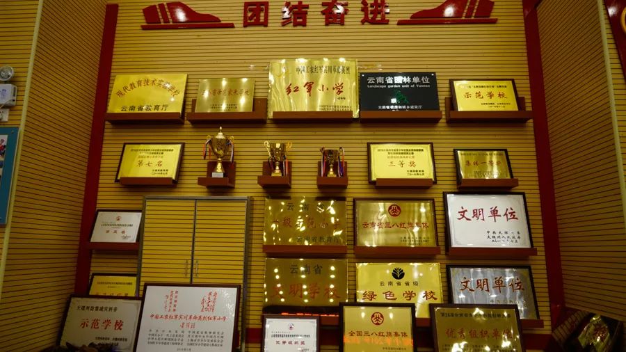 「壮丽70年•奋斗新时代」红色基因代代相传，宾川革命英烈红军小学开学第一课这样上