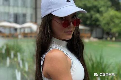 15岁华裔小姑娘获得世界冠军,15岁少女放弃美籍回国