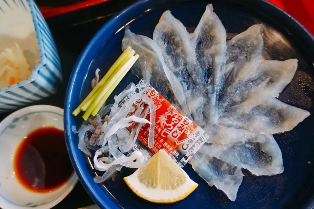 镶嵌47400颗水晶的楼梯花2千万登上这艘船的20万人都来打卡拍照