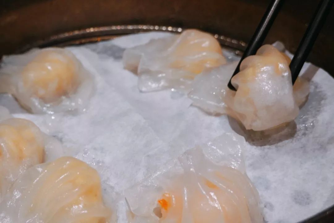 镶嵌47400颗水晶的楼梯花2千万登上这艘船的20万人都来打卡拍照