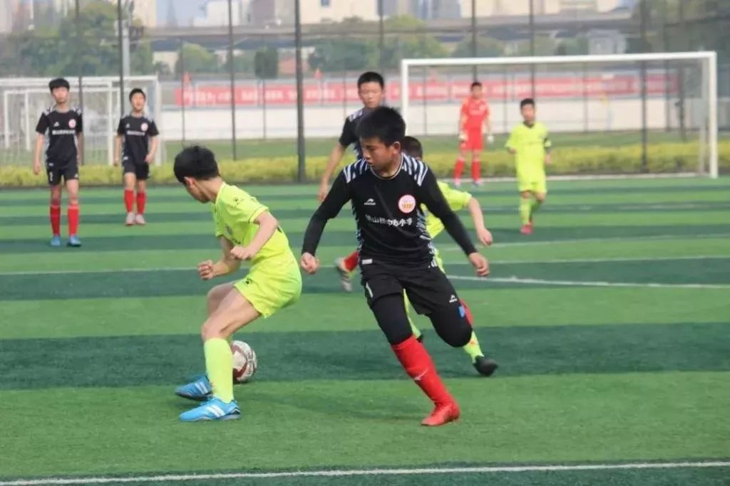 常经开“穆里尼奥”，校园足球点燃学子们的绿茵梦！