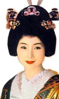 日本首相一年工资,日本首相的工资以及补贴