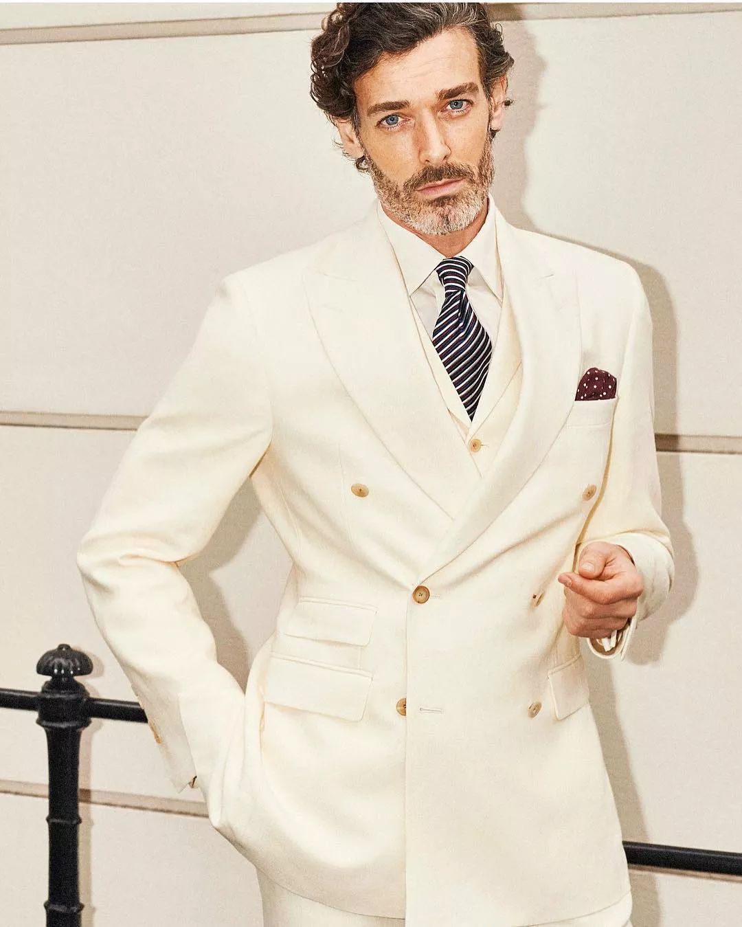 男人穿什么显得有钱,穿浅色裤子的男人性格