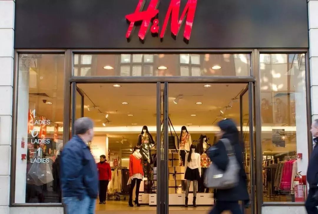 BTS推出“花样年华ArtToy”汽车站玩偶|潮流DimSum