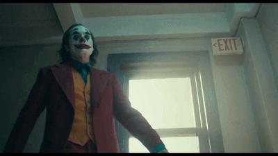 它因为尺度太大，被美国人*制抵**上映……