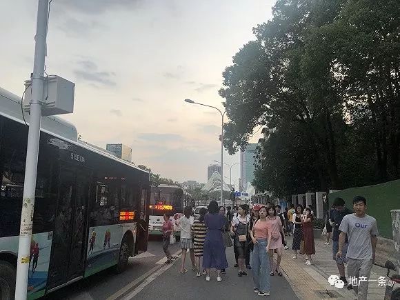 武汉的大型足球场,武汉21个足球场