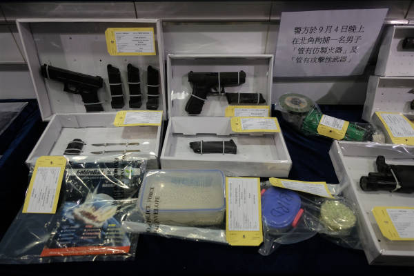 香港海关查气枪枪支,香港警察盘查私家车