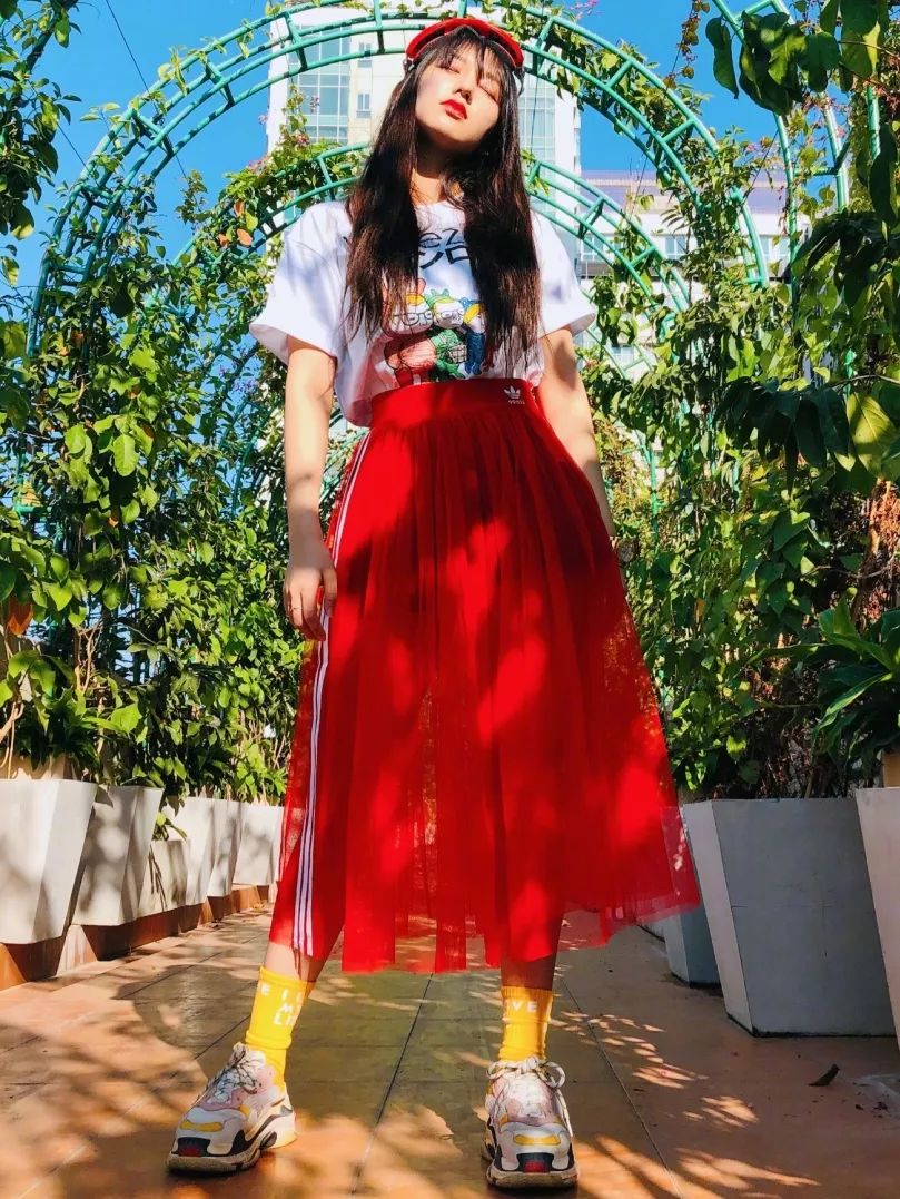 杨幂同款卷边袜,杨幂波点袜时尚大片