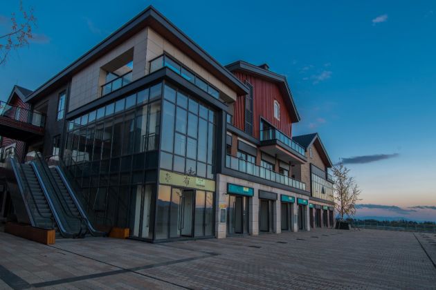 奥特莱斯被重新定义了！昆明新地标「王府井.滇池小镇」引全城弄潮鹅疯狂打call