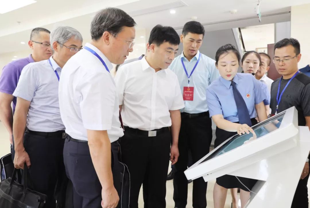 一江清水浩荡东流,聚焦媒体今日头版