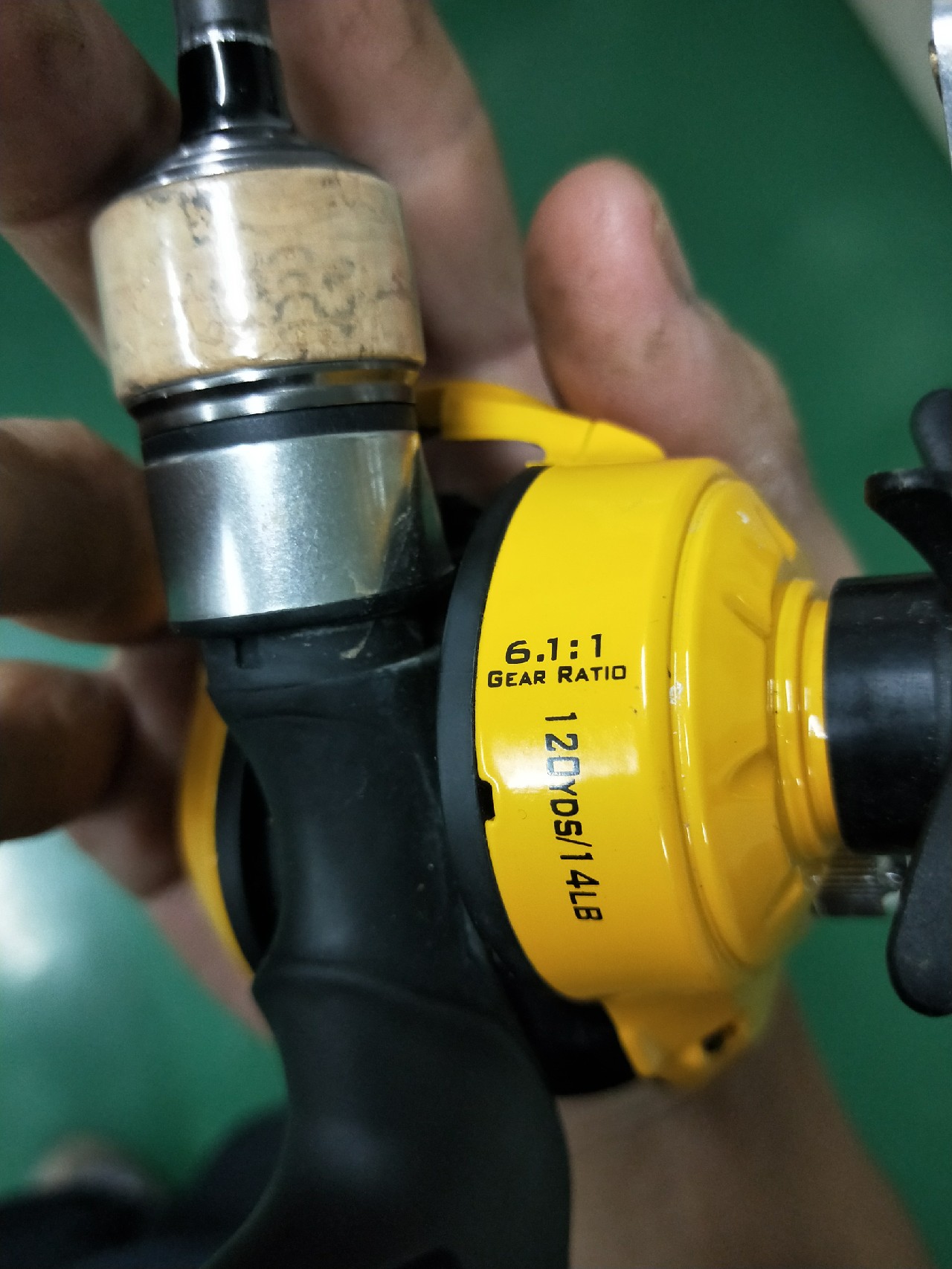 小白长江边路亚表演，现场练习绑8字环