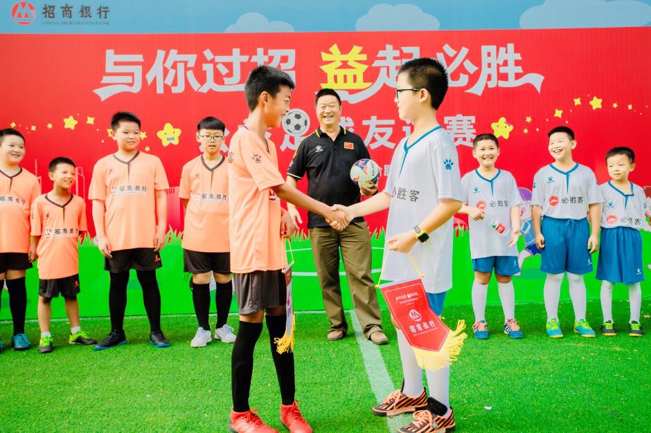 足球让孩子们不再孤独,足球让我们不孤单