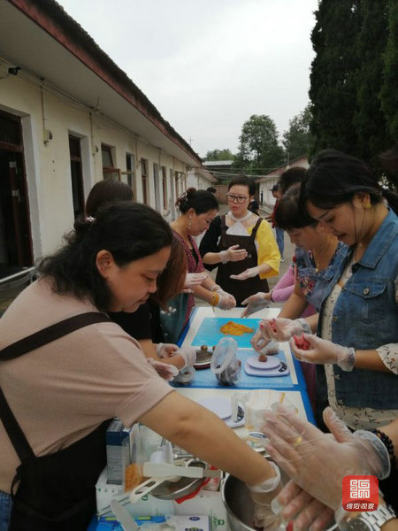 志愿者们到敬老院包饺子,包饺子志愿者活动