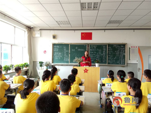 胶州这位班主任一干24年孩子亲切称呼她“况妈妈”