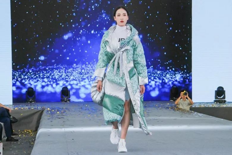 2019首届（中国）羽绒服原创设计论坛暨平湖·中国服装城原创羽绒服采购节盛大启幕