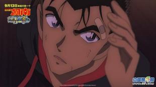 名侦探柯南怪盗基德和柯南对战,柯南踢球京极真救下怪盗基德