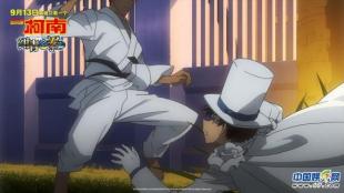 名侦探柯南怪盗基德和柯南对战,柯南踢球京极真救下怪盗基德